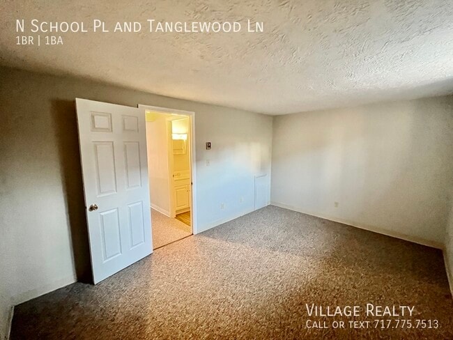 Building Photo - 323 N School Pl