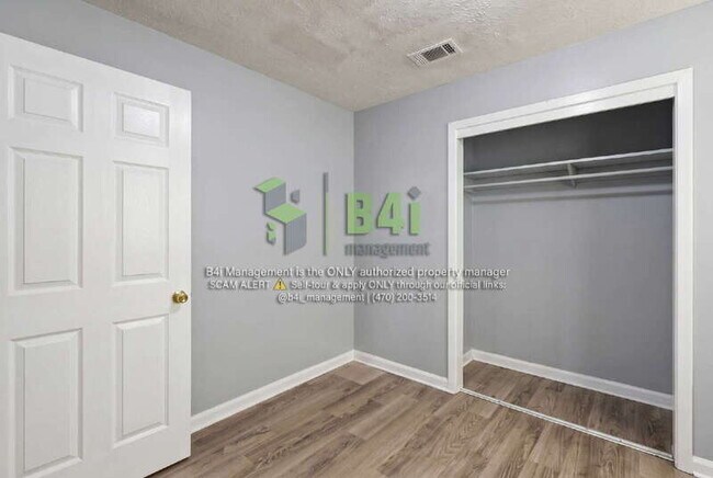 Building Photo - 5421 Susan Ln