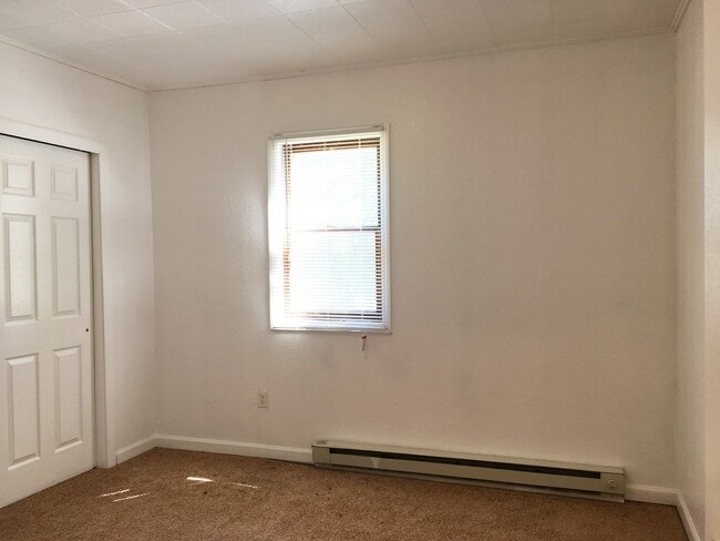 Building Photo - Pet Friendly 3 Bedroom Charmer located beh...