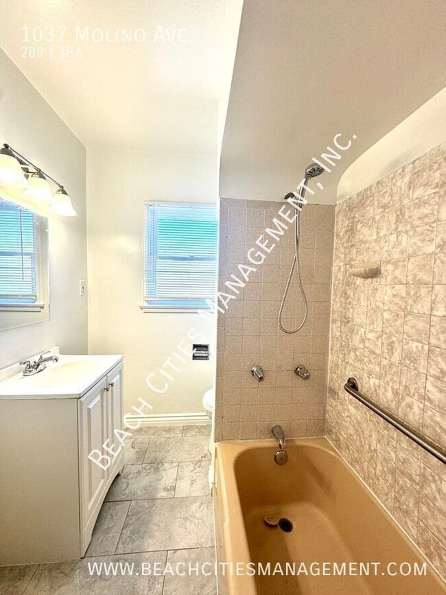 Building Photo - 1037 Molino Ave