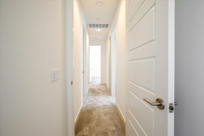 Building Photo - 28 Hideaway Loop