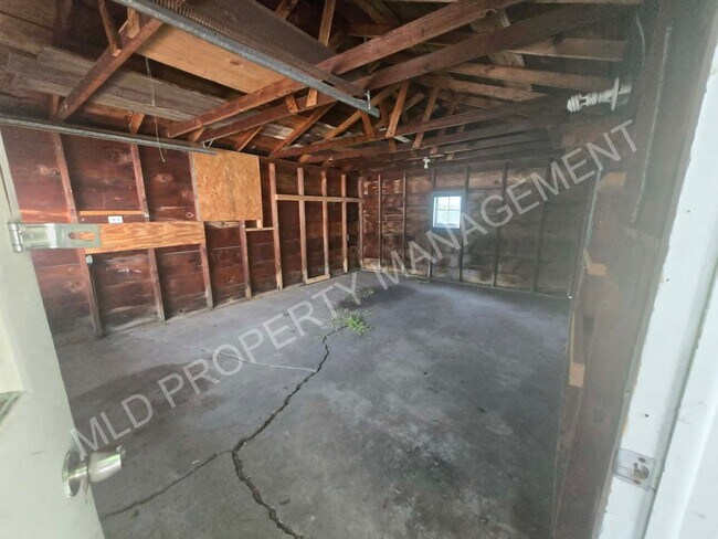 Building Photo - 3-Bedroom Home in Saginaw