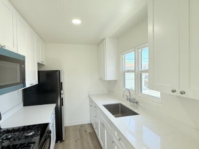 Building Photo - Up to Two Weeks FREE Rent!  Remodeled 1BR/...