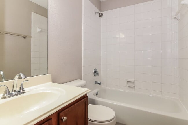 Building Photo - 813 Post Oak Trail