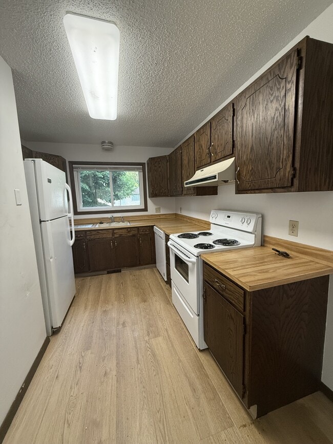 Building Photo - 3915 Southlawn Rd