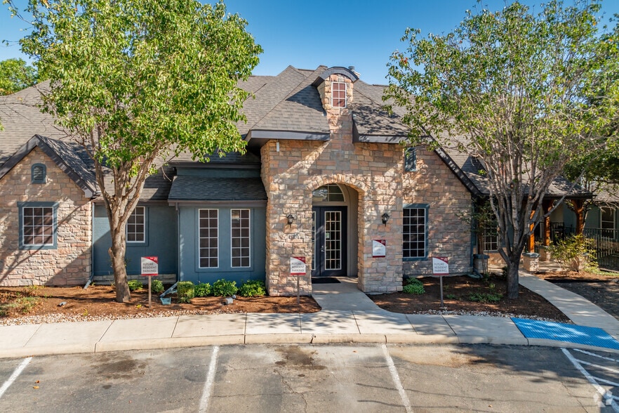 Clubhouse Exterior - Houston Street Townhomes