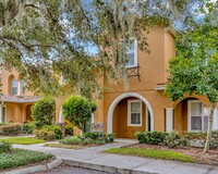 Building Photo - Great townhouse close to 301 and Crosstown