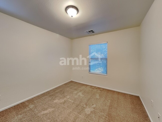 Building Photo - 1033 S Deerfield Ln