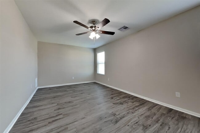 Building Photo - 16758 N Rail Dr