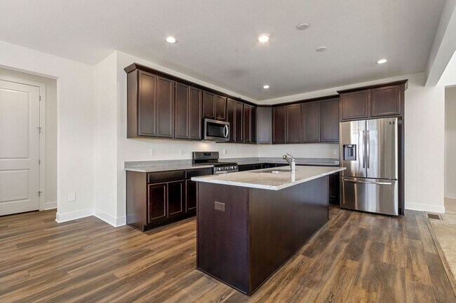 Building Photo - Beautiful 3 Bedroom 2 1/2 Bath Single Family Home