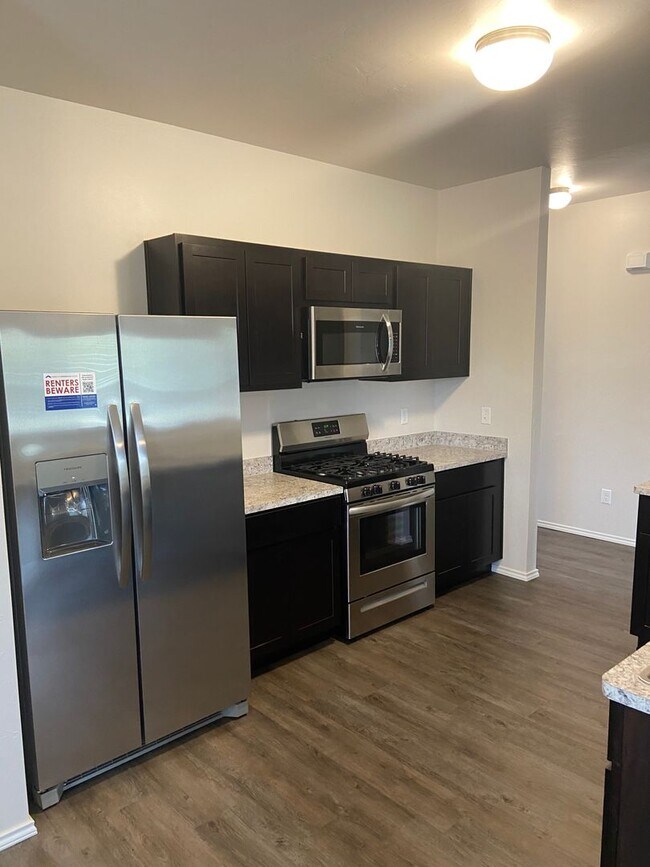 Building Photo - Move-In Ready! Charming 3-Bedroom, 2-Bath Home in Shadow Valley