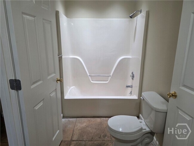 Building Photo - 310 W 5th St