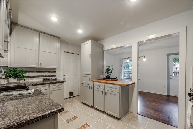 Building Photo - 4606 Nina Lee Ln