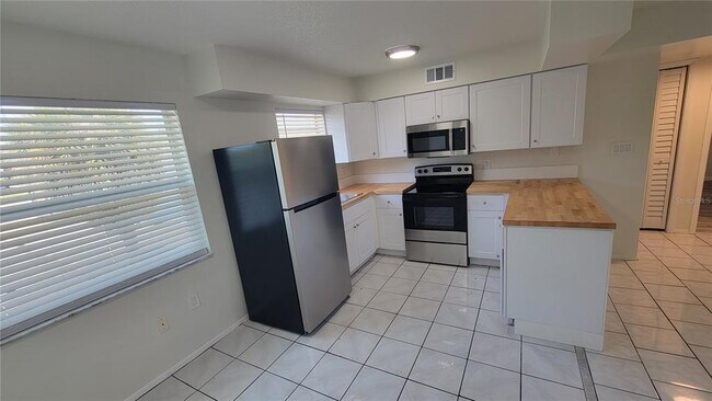 Building Photo - 308 Avanda Ct