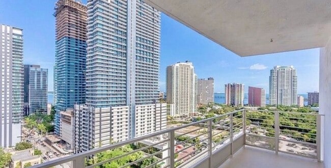 Building Photo - 110 SW 12th Ave