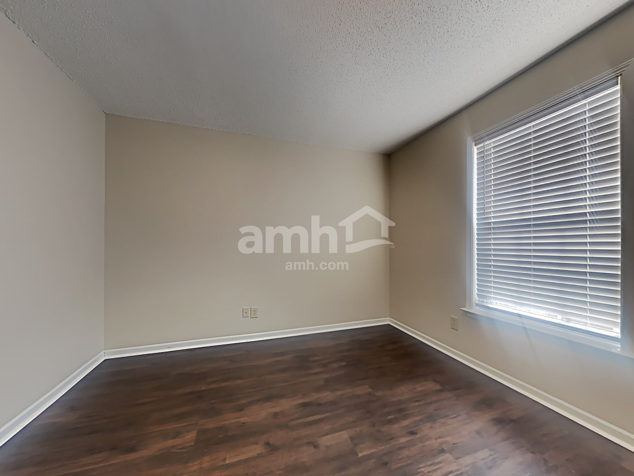 Building Photo - 2957 Seasons Dr