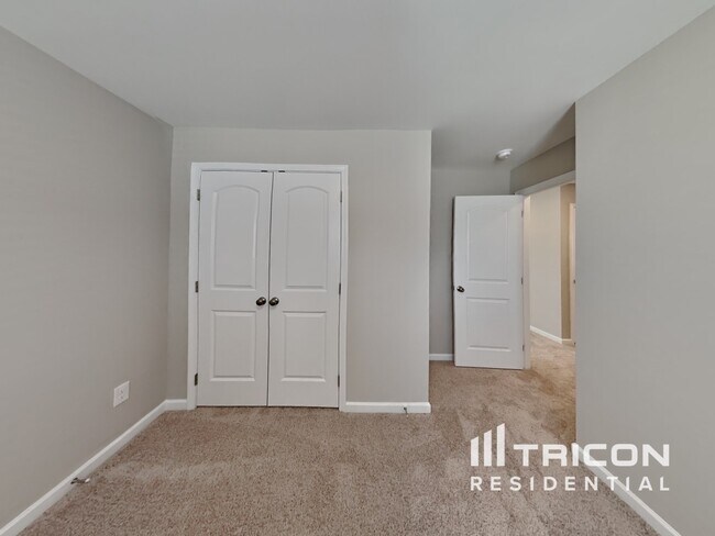 Building Photo - 160 Millbrook Dr