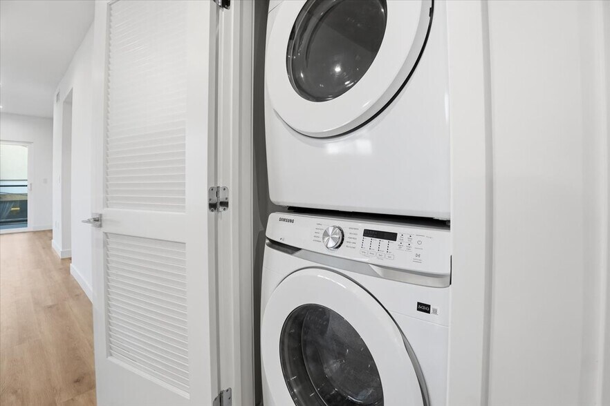 Building Photo - 1820 Prosser Ave