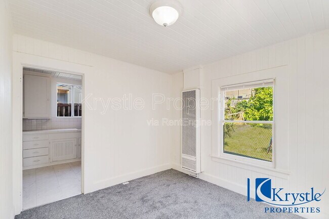 Building Photo - 547 Porter St