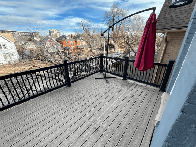 Building Photo - $1000 Move in Special - Beautiful 2 bed 1 bath in unit W/D, renovated kitchen, walkability!