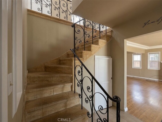 Building Photo - 3907 Edgehill Dr