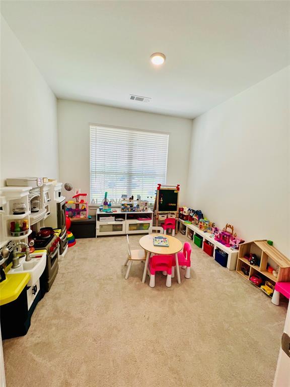 Building Photo - 15826 Dove Holw Dr