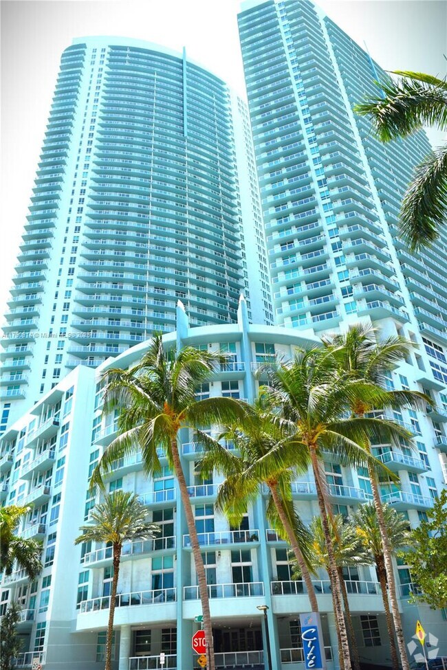 Building Photo - 1900 N Bayshore Dr