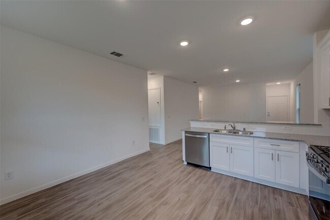 Building Photo - 16110 Elbridge Ct