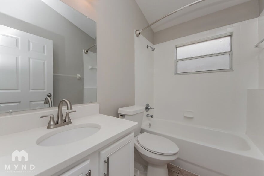 Building Photo - 723 Stonewyk Way