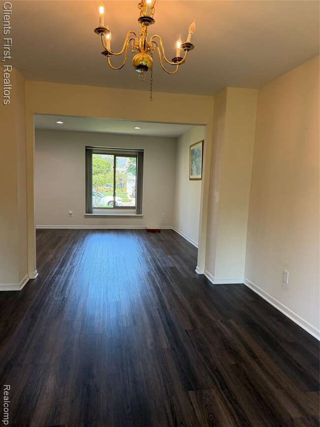Building Photo - 7043 Foxridge Dr