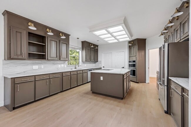 Building Photo - 6650 Camptown Cir