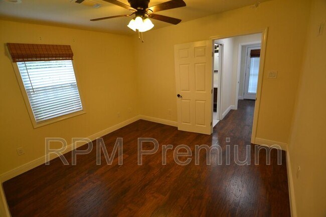 Building Photo - 9516 Gassie St