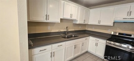 Building Photo - 1631 E 85th St