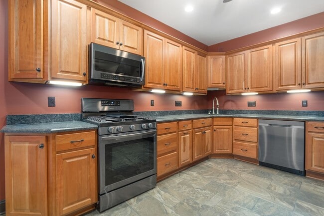 Building Photo - Large Updated 3 bedroom with Central Air