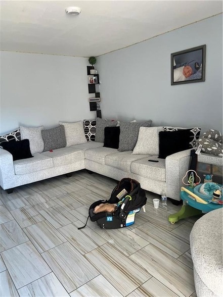 Building Photo - 3709 Stefano St