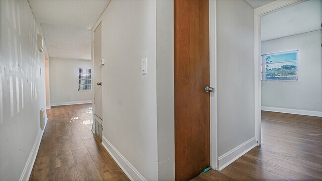 Building Photo - 5219 Bonnie Brae Cir