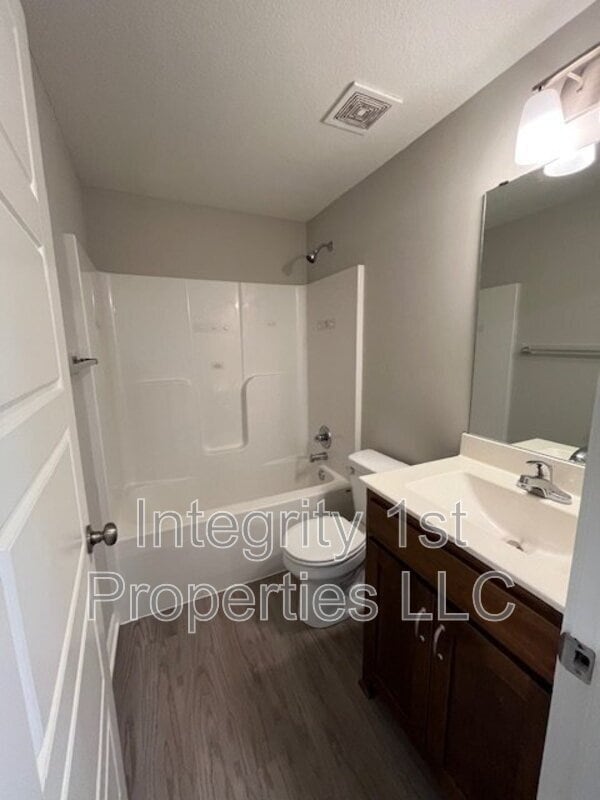 Building Photo - 6339 NE 44th St