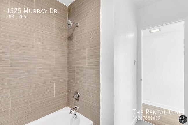 Building Photo - 1525 Murray Dr