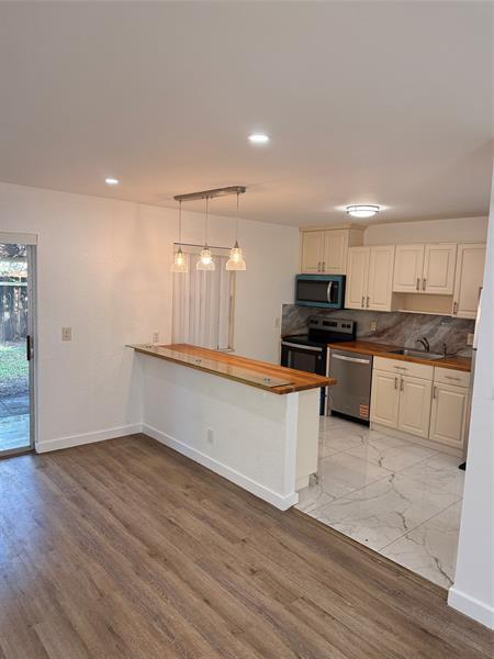 Building Photo - 3000 NW 69th Ct