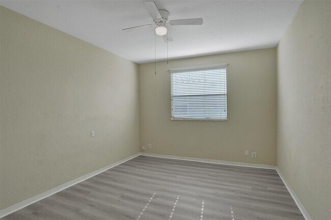 Building Photo - 5977 NW 73rd Ct