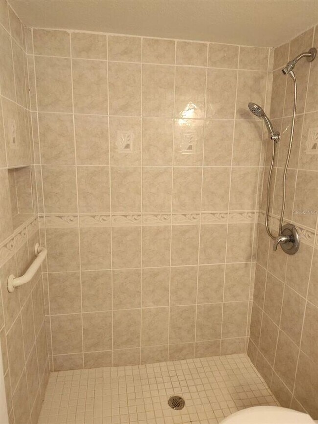 Building Photo - 1 Bedroom 1st Floor Del Rey Condo with new...