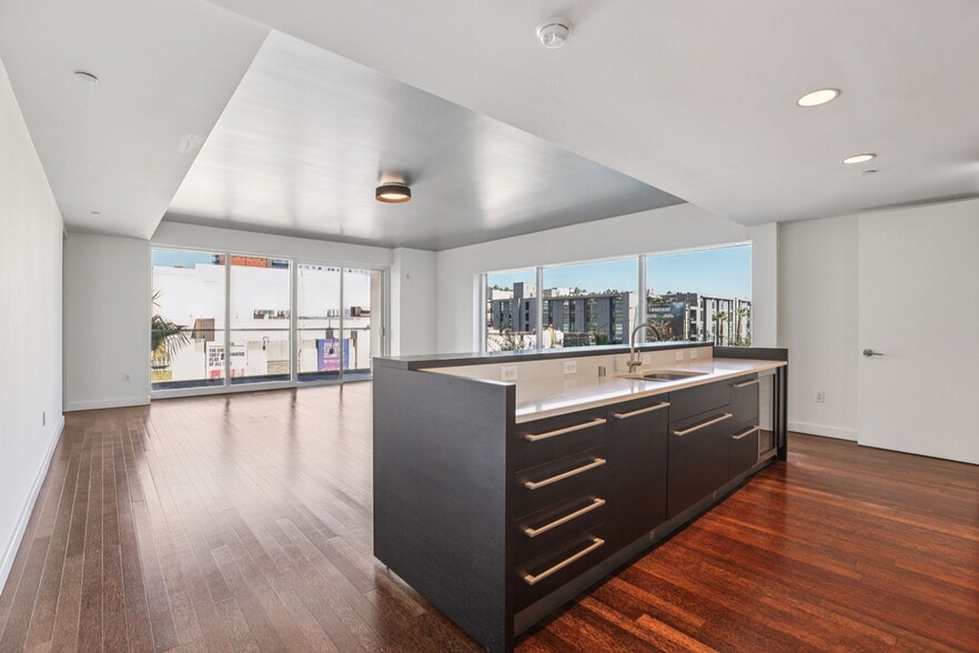 Building Photo - 6250 HOLLYWOOD Blvd