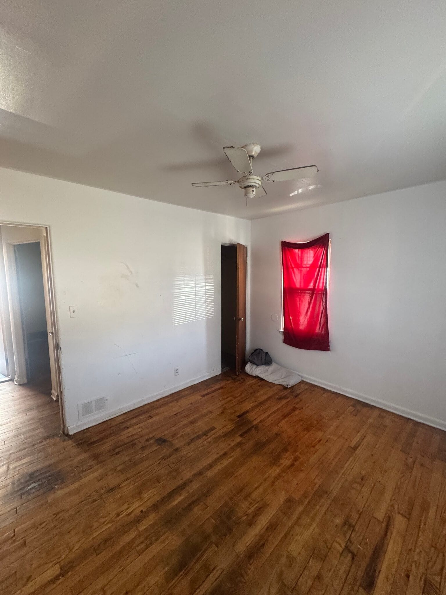 Building Photo - 711 W Dewey St