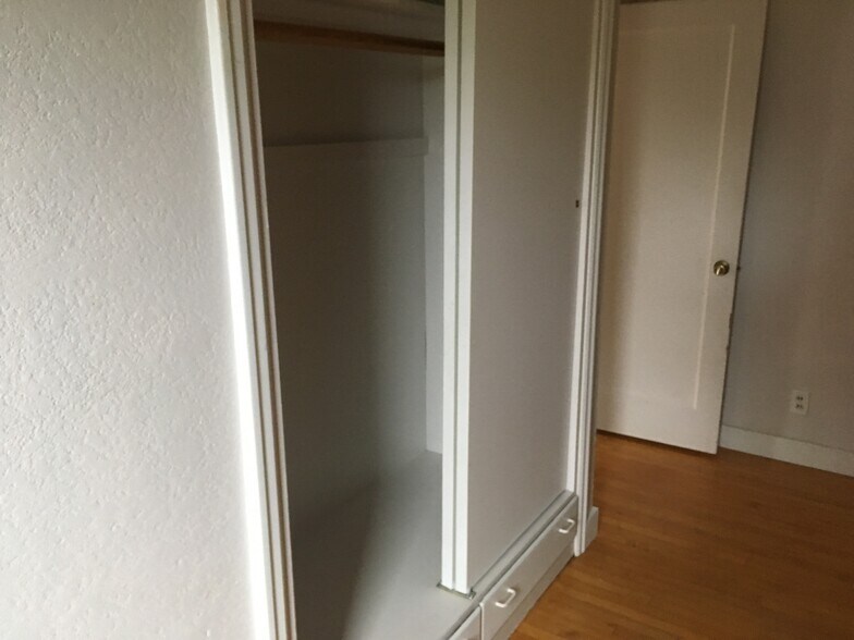 Building Photo - 98 W 29th Ave