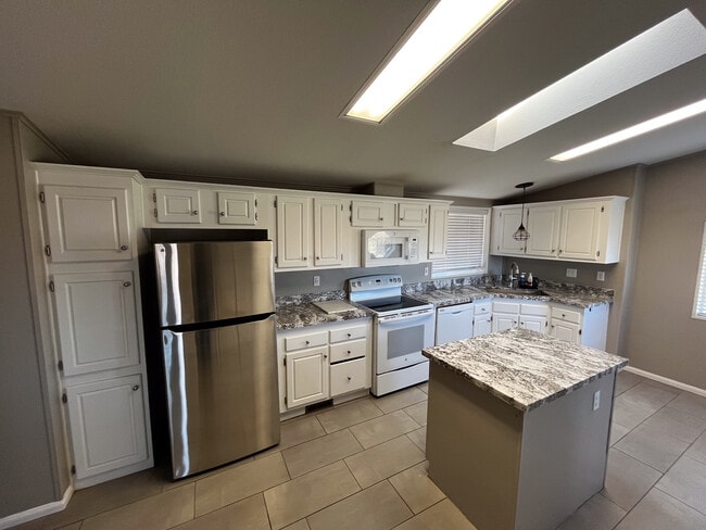 Building Photo - Pioneer