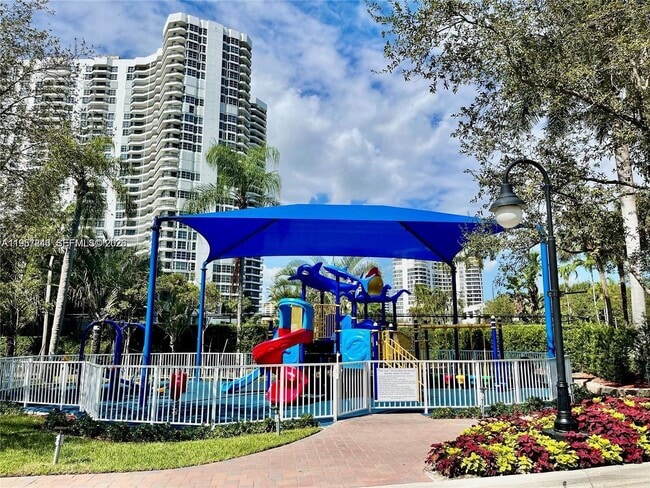 Building Photo - 3600 Mystic Pointe Dr