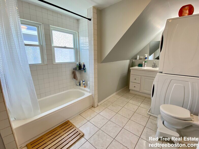 Building Photo - 3142 Washington St