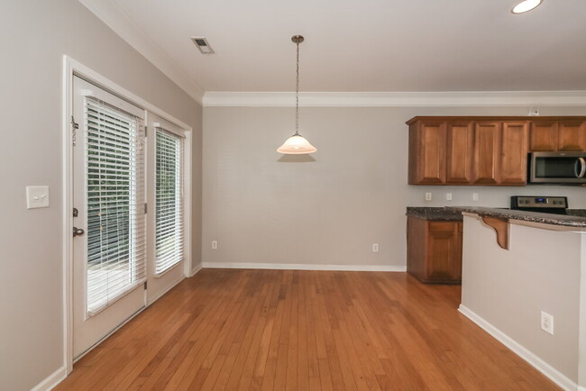 Building Photo - 544 Wrayhill Dr
