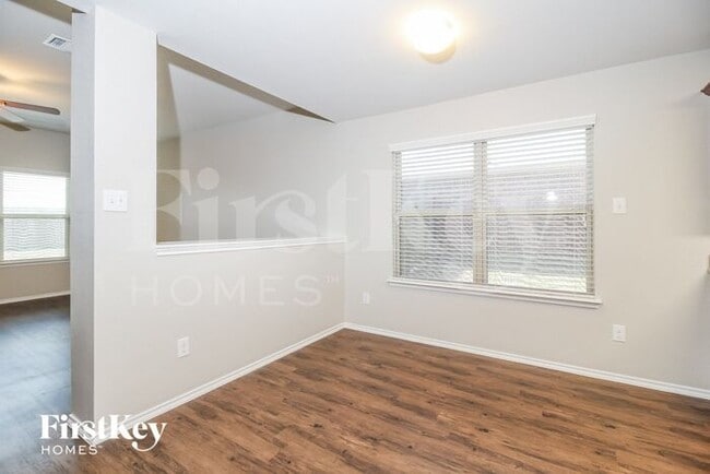 Building Photo - 309 Plum Dr