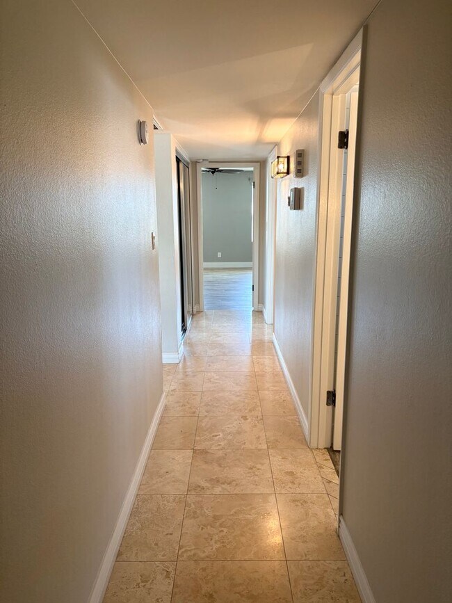 Building Photo - **STUNNING 3 BEDROOM/2 BATHROOM FULLY RENO...
